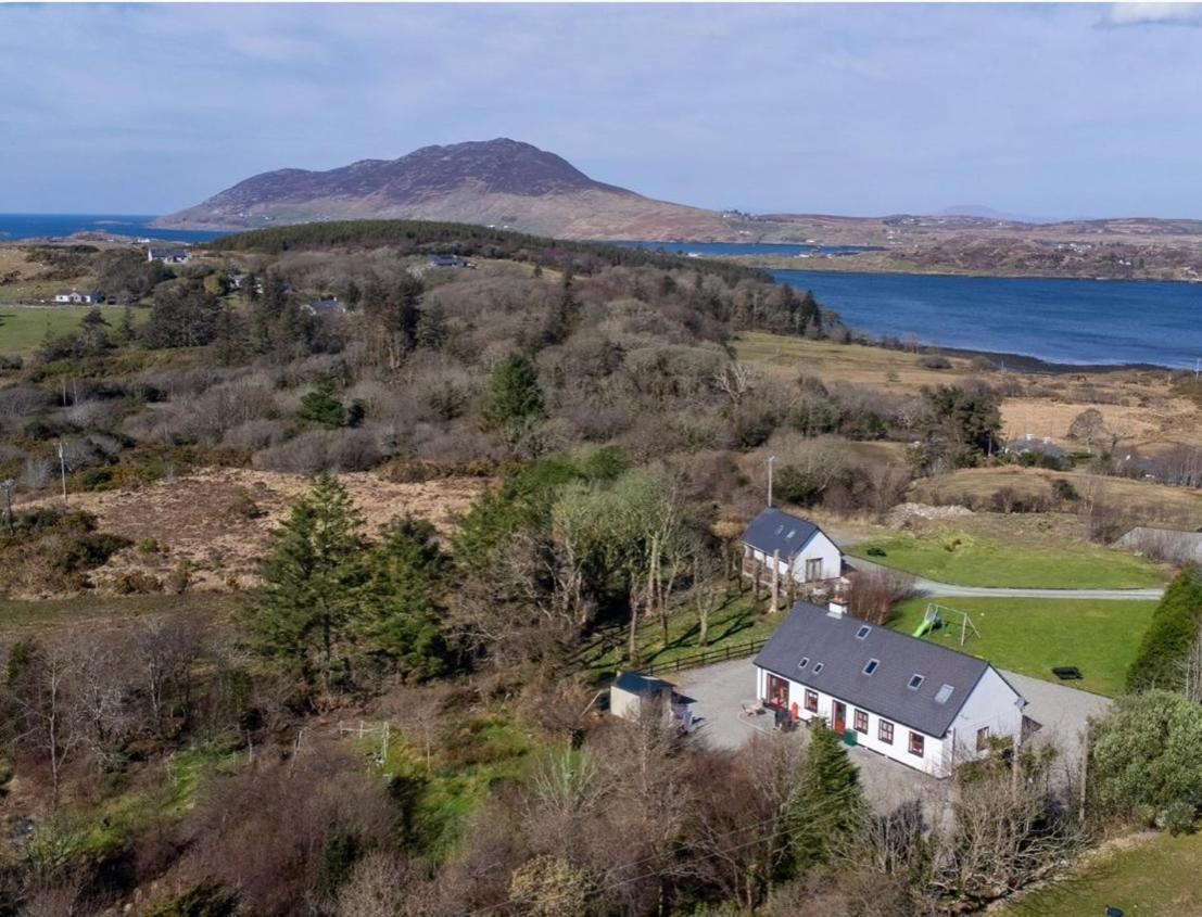 Red Deer Cosy Apartment In Letterfrack Connemara Exterior foto